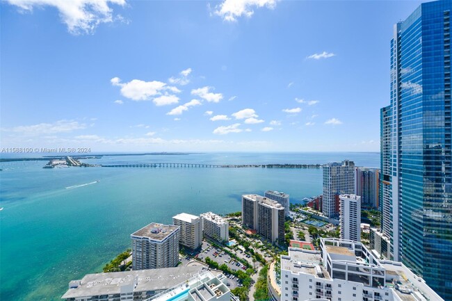 Foto del edificio - 1300 Brickell Bay Dr