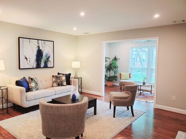 Foto del edificio - 10053 Oakton Terrace Rd