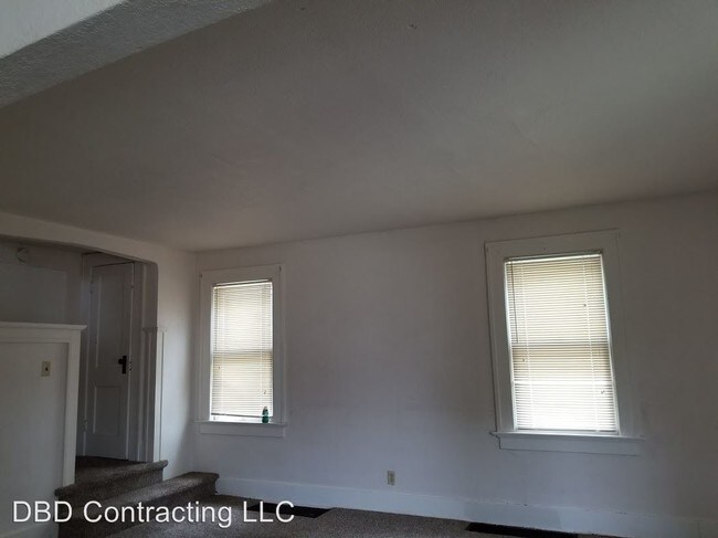 Building Photo - 3029 Plaza Dr