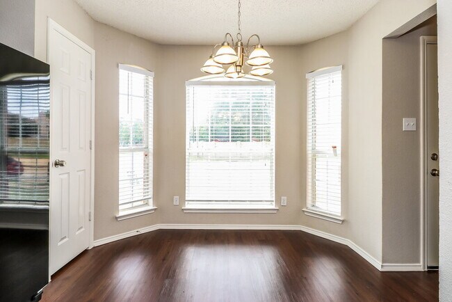 Foto del edificio - 2844 Claremont Dr