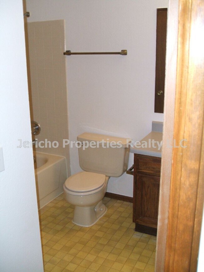 Foto del edificio - WESTMINSTER 2 BEDROOM CONDO WITH GARAGE