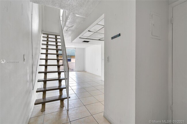 Foto del edificio - 740 NW 45th Ave