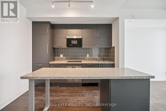 Building Photo - 56-2456 Andre de Grasse St