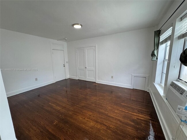 Building Photo - 177 NE 50th St