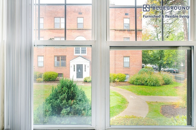 Building Photo - 264 Harvard St