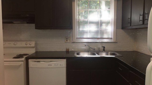Kitchen - 3176 Sloping Terrace