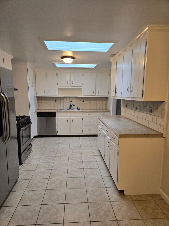 Foto del edificio - 4 Bedroom Single Family Home in Hampton