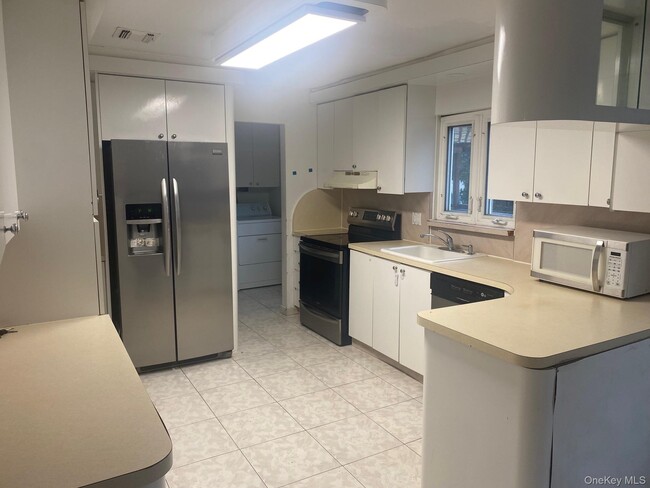 Foto del edificio - 723 Hungry Harbor Rd