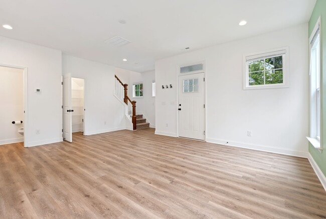 Building Photo - 3 Bed 2.5 Bath Modern Retreat - Available ...