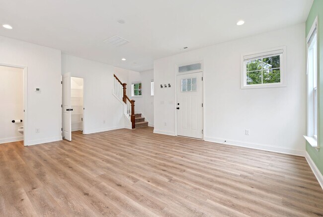 Foto del edificio - 3 Bed 2.5 Bath Modern Retreat - Available ...