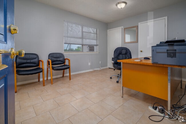 Management/ Leasing Office - Colonial Manor