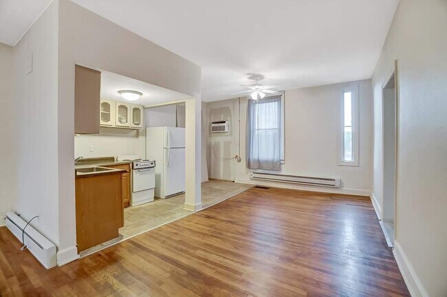 Foto del edificio - 127 N Broadway St