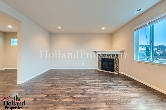 Foto del edificio - *** SUPER PRICE !!! *** Amazing 5 Beds 4 B...