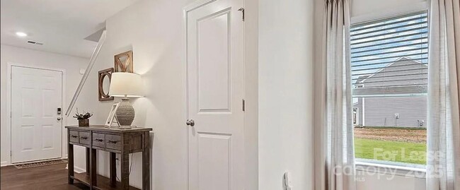 Foto del edificio - 2224 Lilium Dr