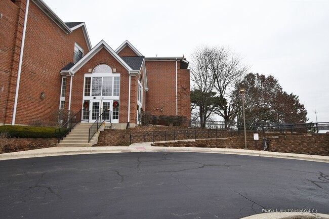 Building Photo - 29 Hunt Club Dr