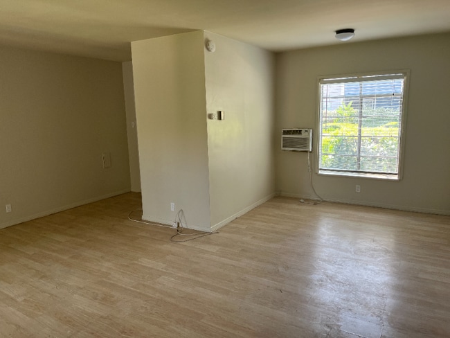 Photo - 170 S Chester Ave (Pasadena, CA) Apartment