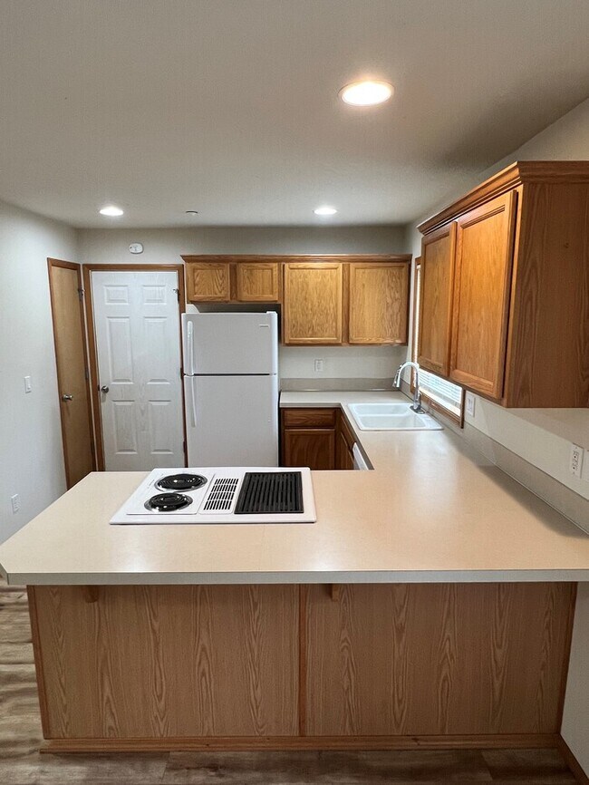 Foto del edificio - Beautiful Home with LVP Flooring, W/D, Garage, Back Yard, and MORE!