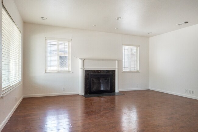 Building Photo - 4349 Hyland Ave