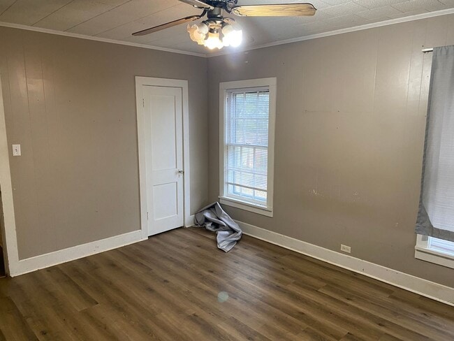 Building Photo - 600 Minden St