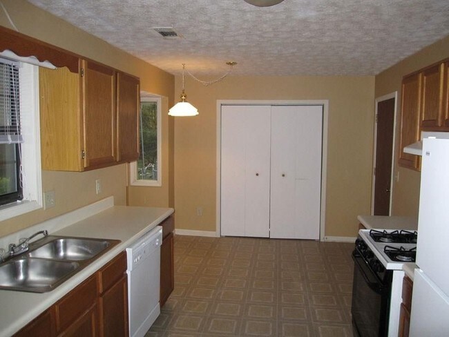 Building Photo - 2760 Blarney Way
