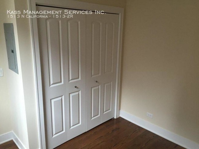 Building Photo - Awesome Humboldt Park 2bd.1bth Coach House