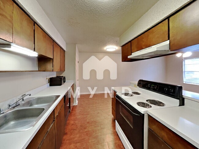Foto del edificio - 613 W San Antonio St Unit 111