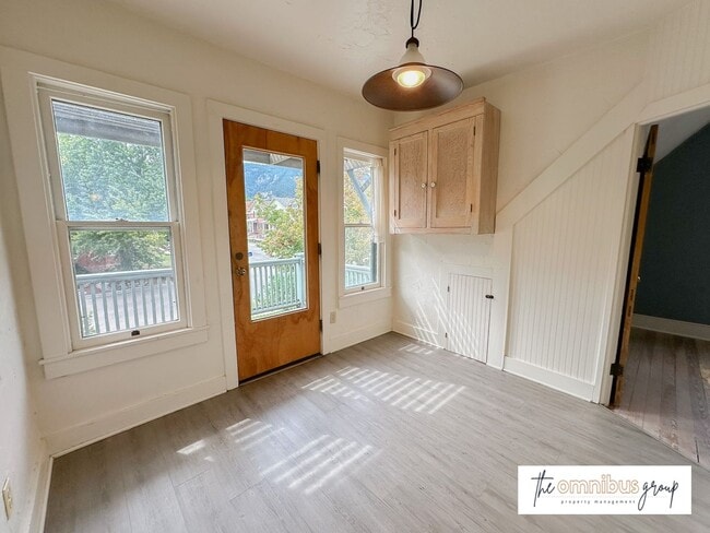 Maxwell Ave. - Maxwell Ave. Apartment
