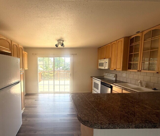 Foto del edificio - Spacious 4 Bedroom Home in Meadowood Neighborhood in East Aurora and Minutes to Buckley SFB