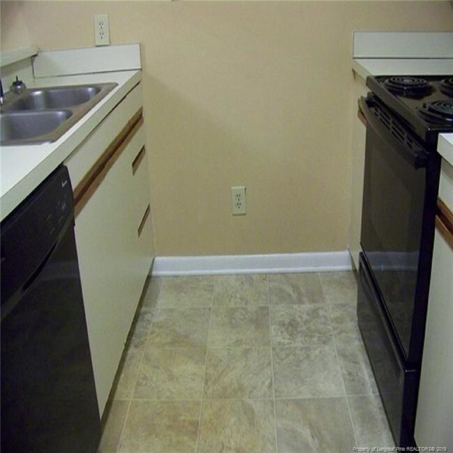 Building Photo - 667 Bartons Landing Pl