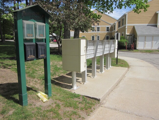 Building Photo - 161 Saco Ave