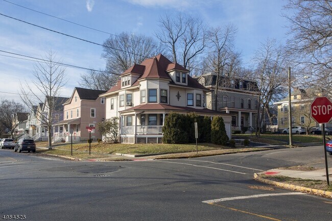 Building Photo - 173 Ashland Ave