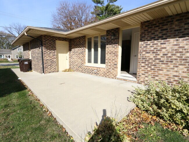Building Photo - 129 McHenry Ave