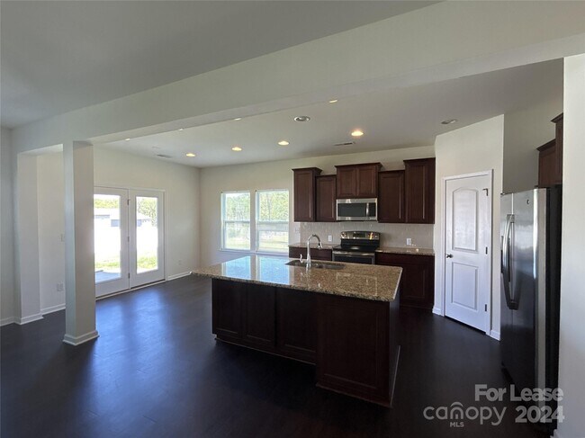 Building Photo - 6091 Starnes Dr