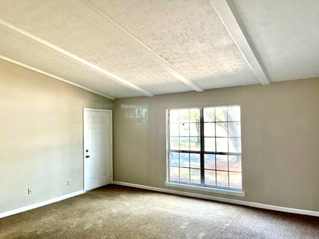 Building Photo - Conifer Ring #6 A&amp;B