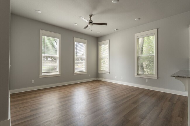 Foto del edificio - New 3 BR/3.5 BA home in Willow Bend