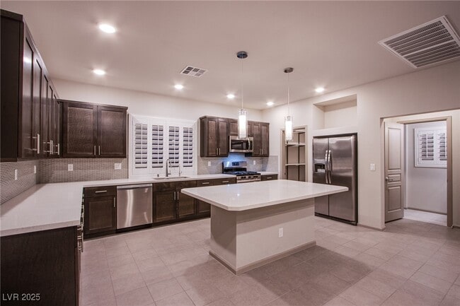 Foto del edificio - 8040 Haywood Estate Ave