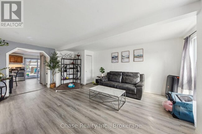 Photo du bâtiment - 16 FIFTH STREET W