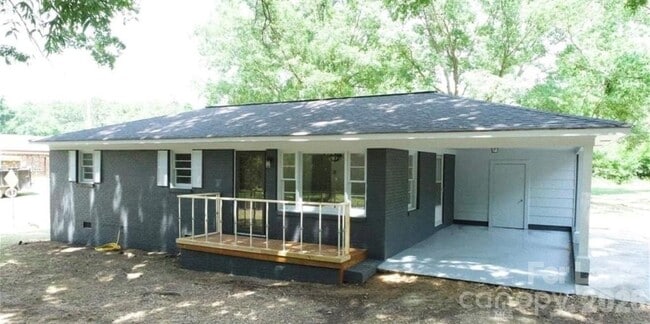 Building Photo - 67 Whispering Pnes Rd