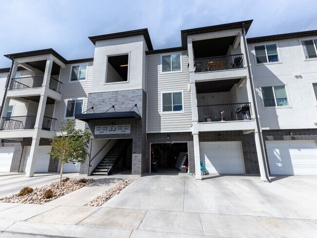 Building Photo - 352 W 785 N