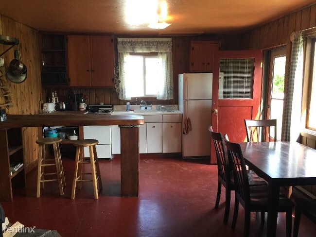 Building Photo - 1 br, 1 bath House - 290 C Street