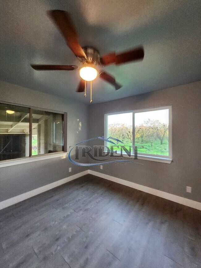Foto del edificio - MOVE IN SPECIAL! FRESHLY painted interior! NEW vinyl flooring! This is a 2 Bedroom, 1 bath house ...