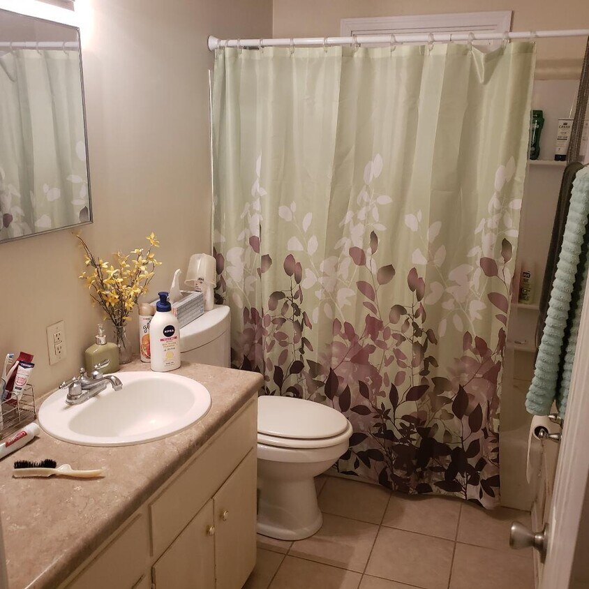 Foto del edificio - 843 Davenport Ave