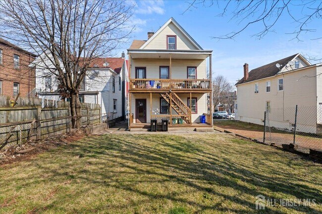 Building Photo - 104 Welton St