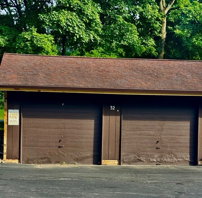 Foto del edificio - 3265 Mayfield Rd