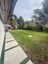 Building Photo - 733 Pine Cone Ln