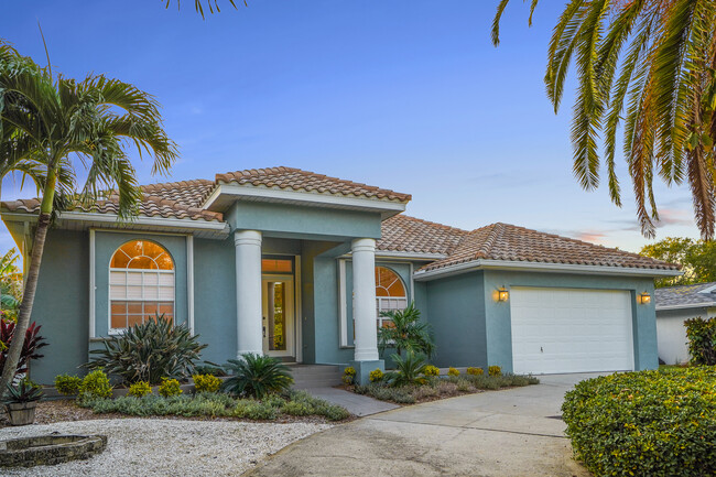 Building Photo - 3012 E Vina Del Mar Blvd