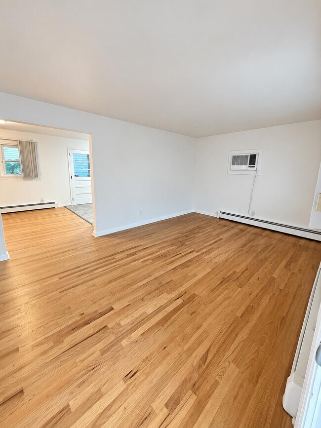 Building Photo - 1114 92nd St