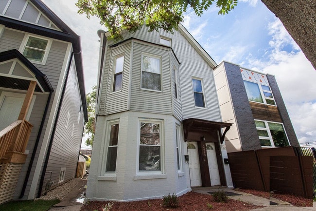 Building Photo - 2963 W Nelson St