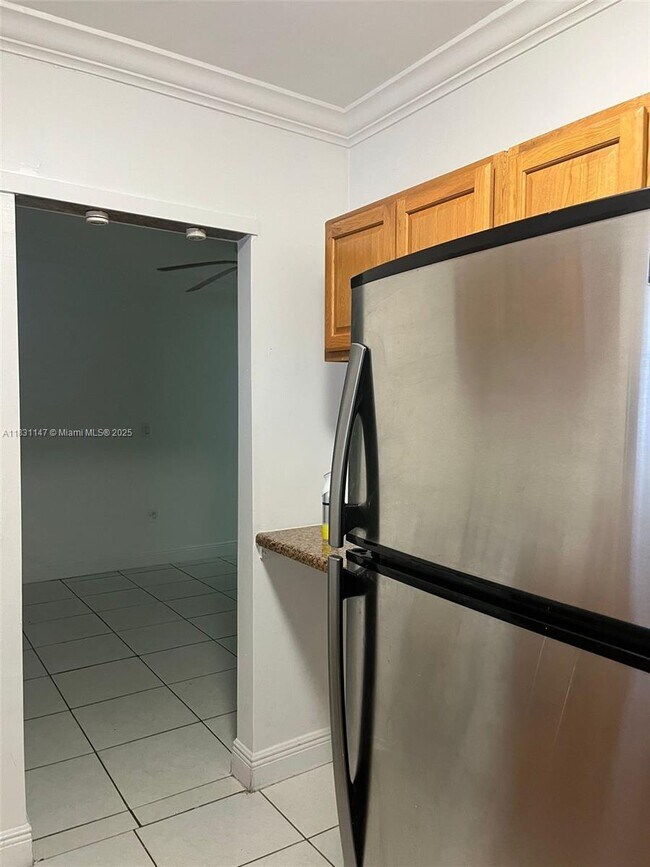 Foto del edificio - 1265 W 24th St