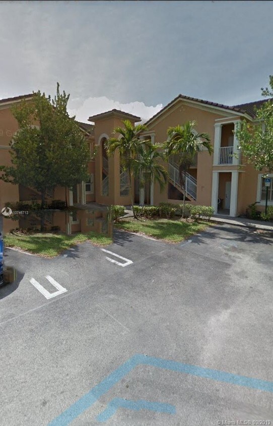 Foto principal - 7050 NW 177th St